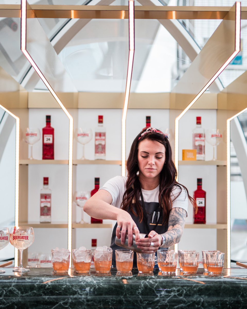 Some snapshots of @lyanessbar x Beefeater taking over a @TheLondonEye pod this weekend, serving Fancy Tea in the sky 🍸🍰 Can we do this every weekend? #EYETURNS20