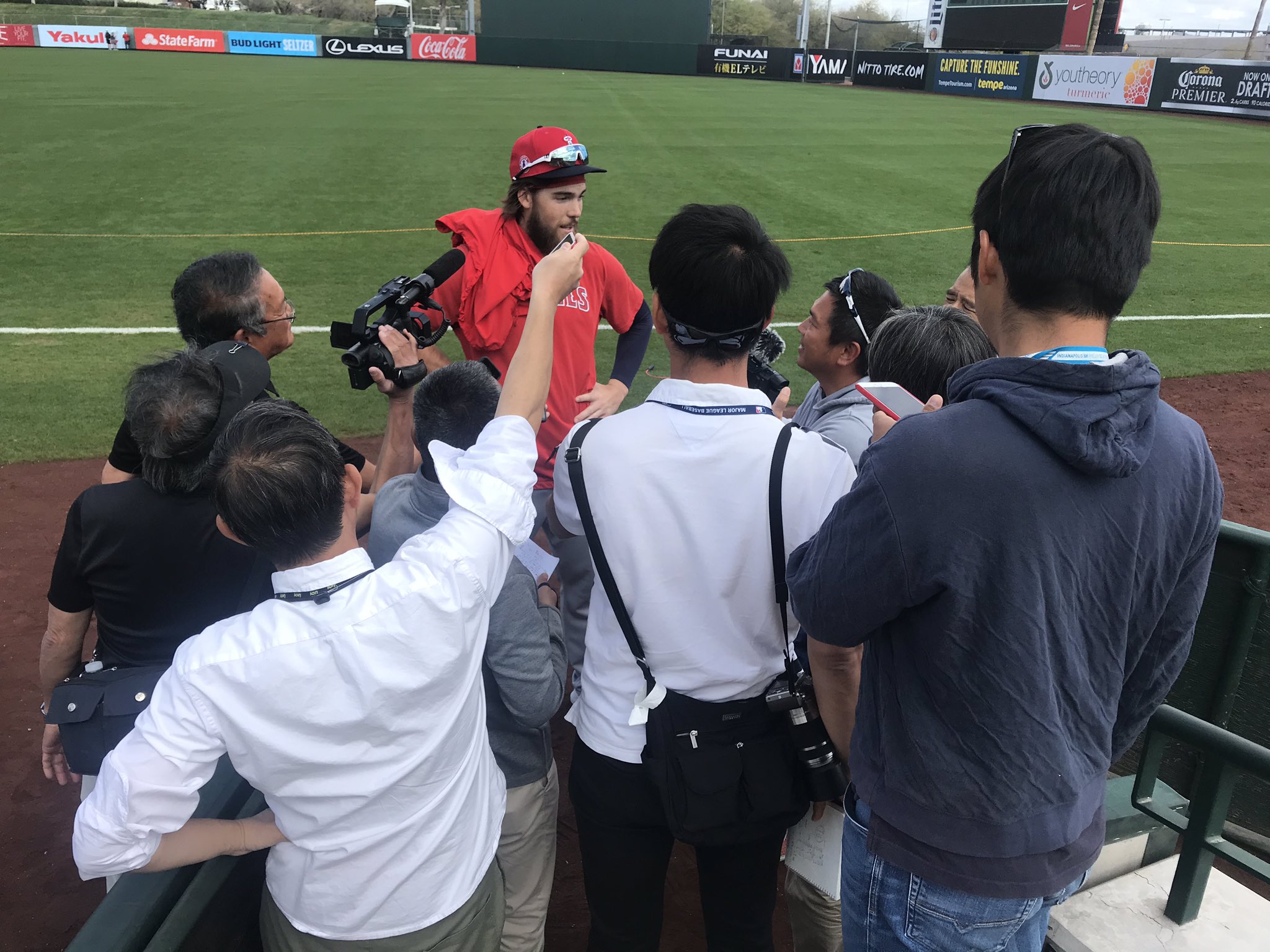Fabian Ardaya Brandon Marsh Is Pretty Popular Among The Japanese Media Today I Guess Standing In For Shohei Ohtani S Bullpen Will Do That For You T Co Vdqeunlryx Twitter Fabian Ardaya Brandon Marsh Is Pretty Popular Among The Japanese Media Today I Guess Standing In For Shohei Ohtani S Bullpen Will Do That For You T Co Vdqeunlryx Twitter