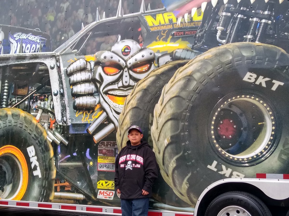 Jessica_V27's tweet photo. Birthday boy 14 years old today! #monsterjamelpasotx #MonsterJam https://t.co/jQtg81jHX4