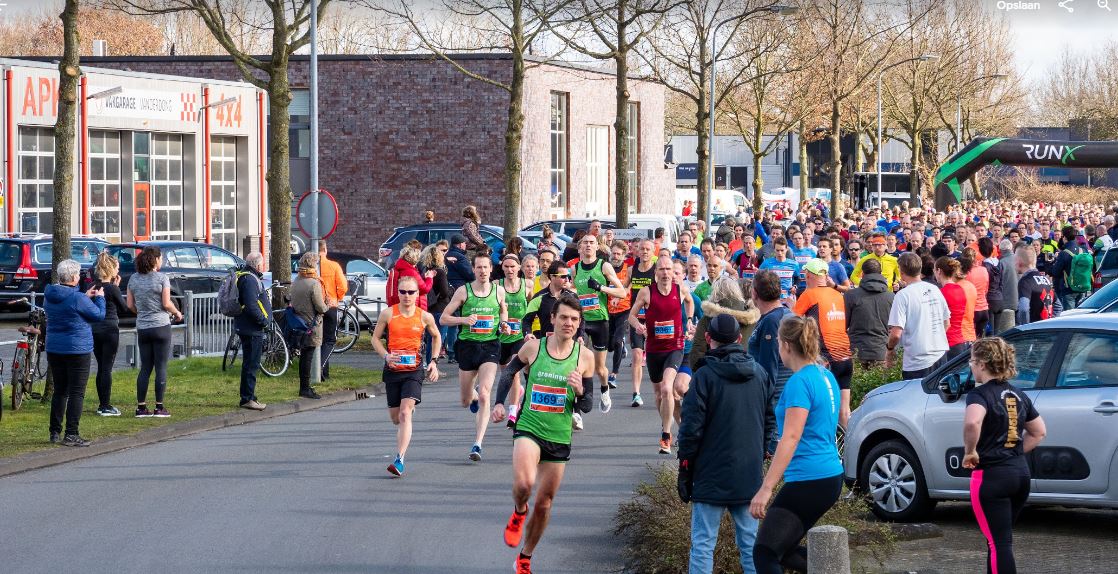 Een mooie groene golf van LA1 op kop bij de Halve Marathon van Haren met overall: 1. Arjan Marchand, 1.11.43; 2. Karel-Jan Lensen, 1.13.19; 3. Bjorn de Laat, 1.14.31 en 4. Richard Stel 1.14.50 ; 1 (v) Lotte de Hosson, 1.21.06. Lees hier verder sites.google.com/site/lagroepga…