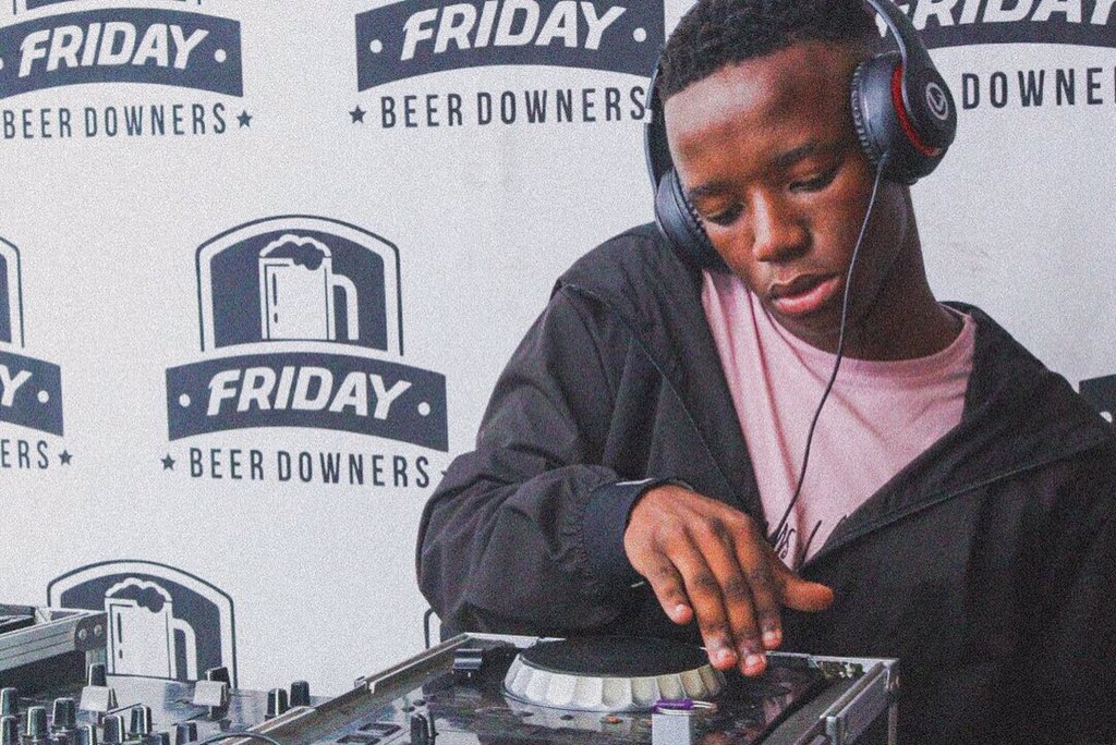 bhekakai1's tweet photo. The boy is focused... thank you #fridaybeerdowners for having me.
Which event is next??? Please DM and repost... π₯π₯π₯
#amapiano
#amapianodj
#bhekaouuuyesss
#bhekakai1
#yanos
#upcomingdj
#Gauteng
#SundayMotivation
#dj
#betold
#asbonge https://t.co/tHZueVAZiC