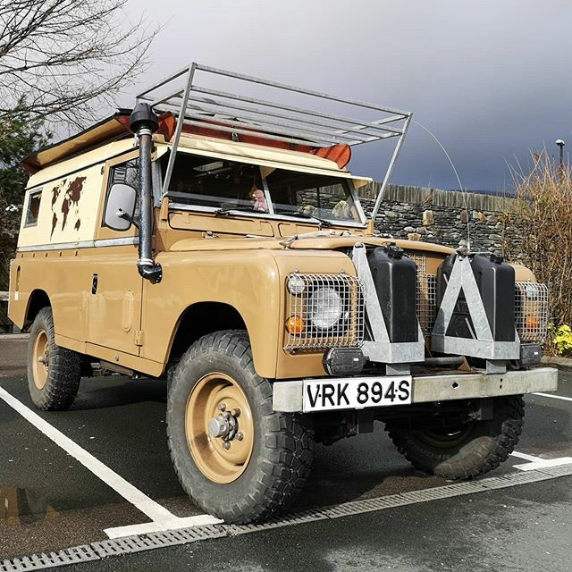 David_Simister's tweet photo. Spotted this Land Rover-based motorhome while up in the Lakes for a spot of fellwalking. Nicely done π #landrover #landroversofinstagram #lakedistrict #cumbria #4x4 #offroader #motorhome https://t.co/nahJ7BC7Xi https://t.co/y8U5A80SuI