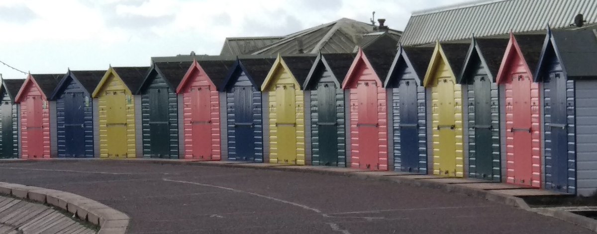 paddyhardcore's tweet image. Dawlish Warren looks a bit up- market these days nice new beach huts.