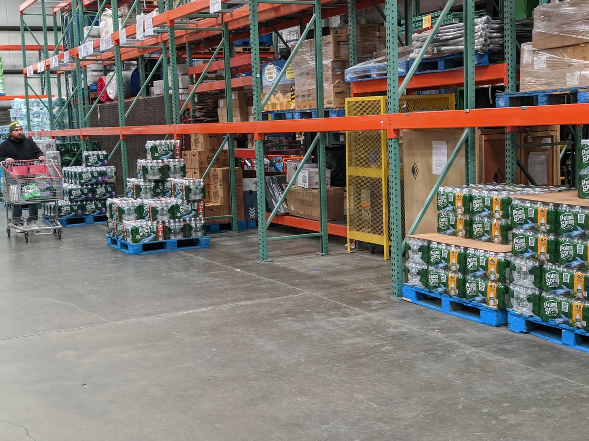cpptrader's tweet photo. Bottle water running low at Costco due the fear of Covid-19 virus outbreaks. I think we all will be fine.#COVID19 #CostcoPanicBuying https://t.co/sGSdFjCSu8