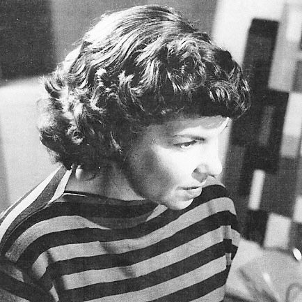 María Freire (Uruguay.1917-2015)Pintora, escultora y crítica de arte. Desarrolló un trabajo abstracto a partir del 46 y bajo la influencia de las máscaras africanas y precolombinas. Sus pinturas recuerdan, en esa época una estructura hecha de trozos de piezas étnicas.