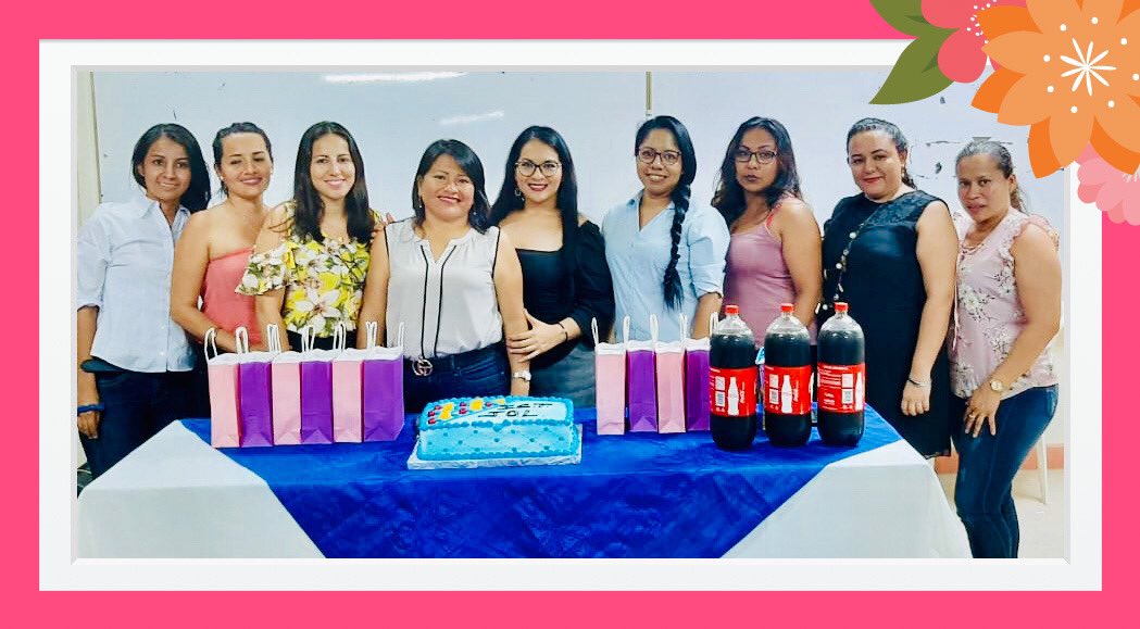 TecniJOL's tweet photo. #DíaDeLaMujer | El viernes los docentes rindieron un justo homenaje a las compañeras por su Día. El #ISTJOL se suma a la conmemoración por el #DiaInternacionaldelasMujeres 🌹 @EduSuperiorEc https://t.co/RA3bTs06DM