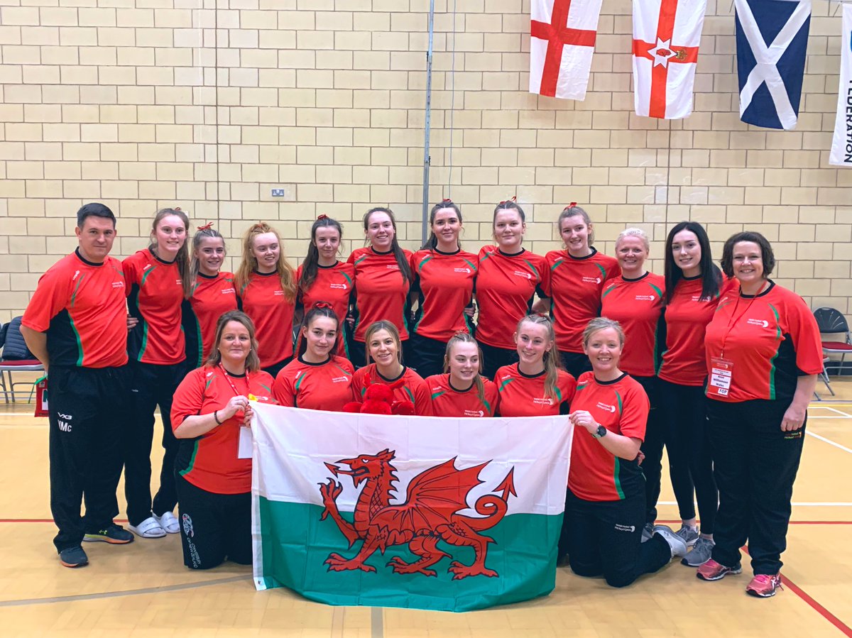 rhi_13's tweet photo. Super super proud coach, a fantastic SILVER medal @NetballEurope for @WelshNetball U17s squad🥈What a journey with amazing results at these championships. Thanks to everyone for their support to these players 😀 #diolch #thankyou #teamwork #cymru 🏴󠁧󠁢󠁷󠁬󠁳󠁿🌼🏴󠁧󠁢󠁷󠁬󠁳󠁿 https://t.co/1EQG4mhS10