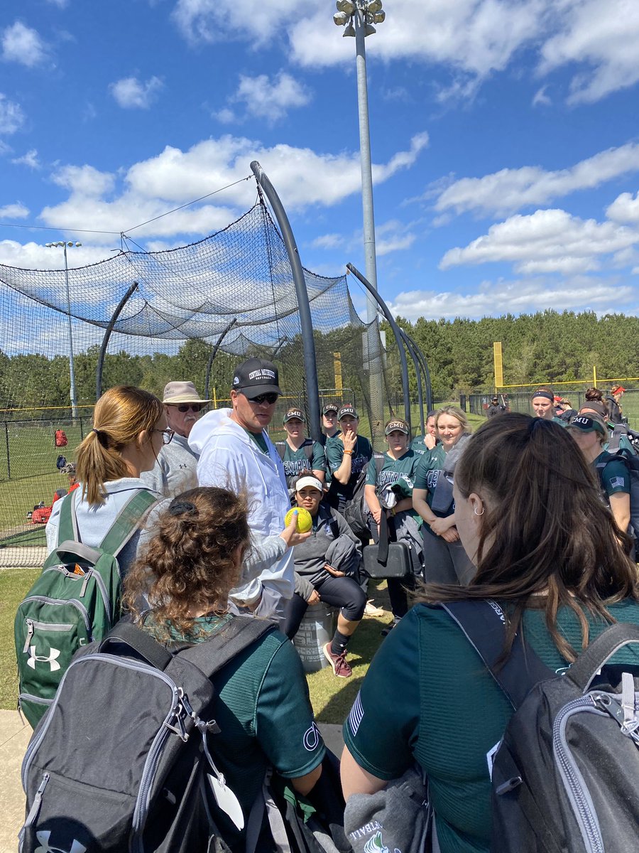 cmueaglesSB's tweet photo. Our head Coach was awarded his 800th win today! Great program to be apart of 🥎🦅 https://t.co/388UtJ4QVI