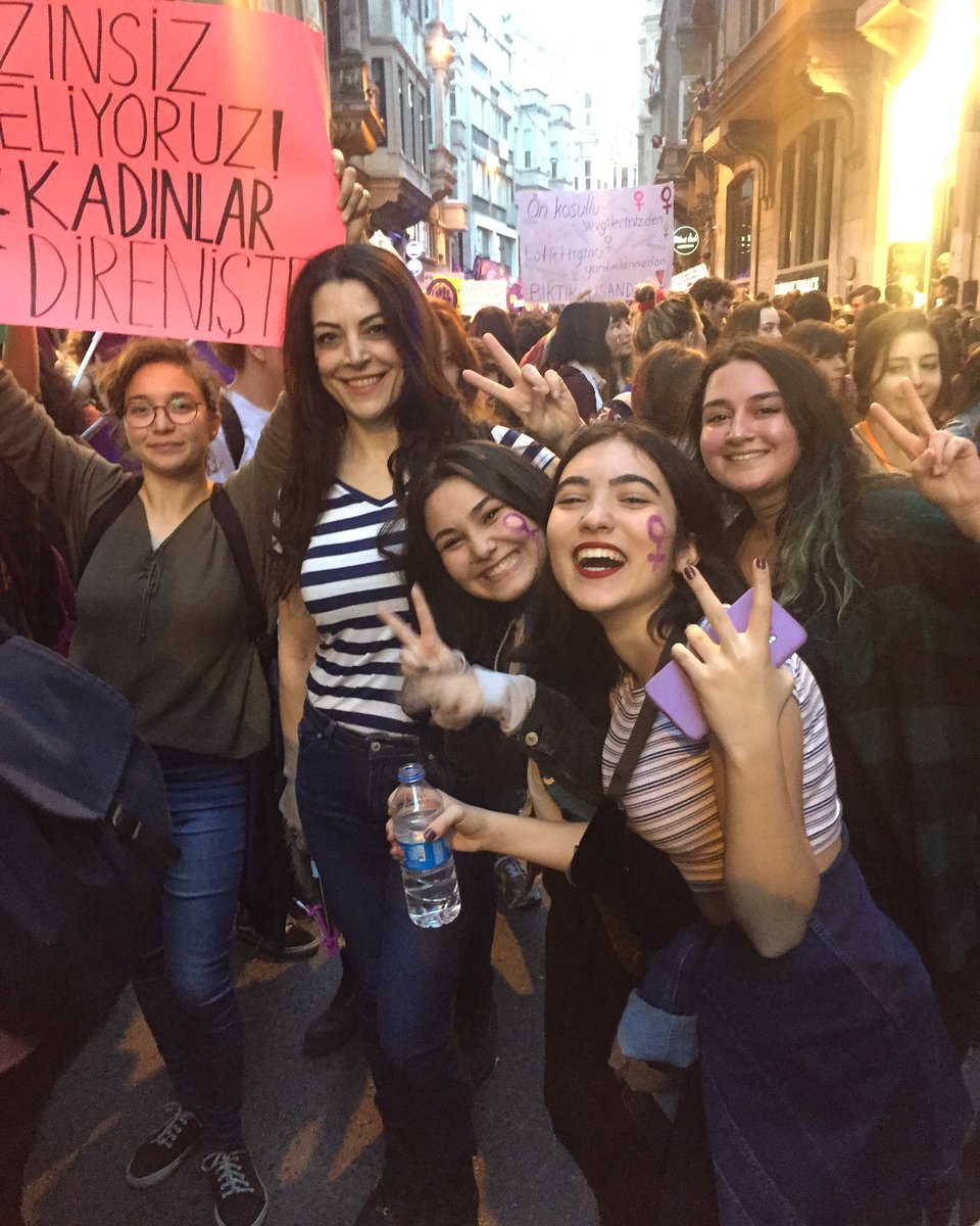 Çok mu güzeliz ne! 👏😇 #FeministGeceYuerueyuesue #InternationalWomensDay #8MartDuenyaEmekciKadınlarGuenue