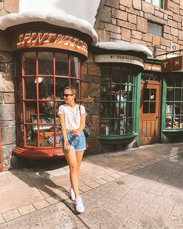 soazic28's tweet photo. Petit souvenir à Pré-au-Lard (aka Universal Studios Orlando) 🤩🧹🍺 #universalstudiosorlando #thewizardingworldofharrypotter #hogsmeade #potterhead #visitflorida #visitorlando https://t.co/uEBM1f41EX https://t.co/3Tl0WQtonT