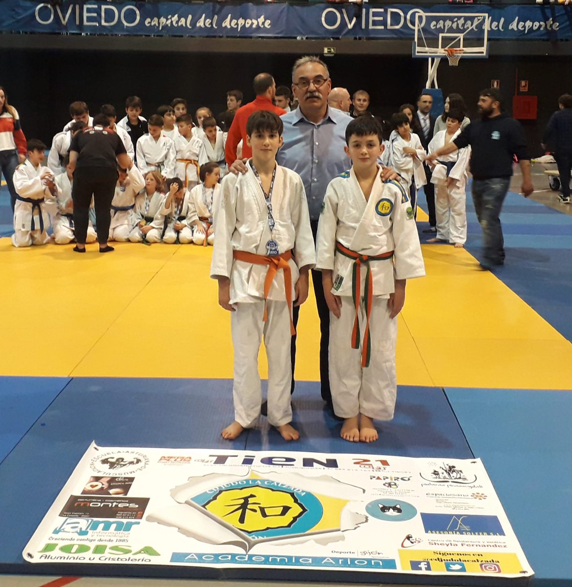 cdjudolacalzada's tweet photo. Esta mañana tuvo lugar en el Corredoria Arena el Ranking Alevín en el que participaron Mauro M. (U38) y Daniel G. (U42) que disputaron 4 combates, tras los cuales Mauro quedaría 5° y Daniel 3°.

¡Enhorabuena!

#judo #lacalzada #ranking #alevin #oviedo #u38 #u42 #broncemedal https://t.co/vTdonYjGyv