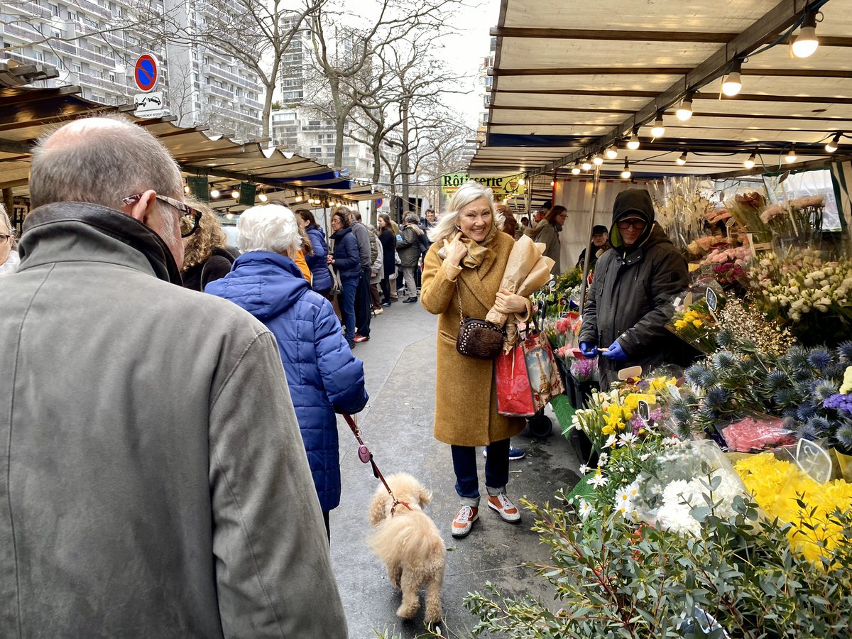 Parisien_nes14's tweet photo. [#Municipales2020 ] Dernier dimanche sur les marchés avant le premier tour des élections ! 

Le 15 mars, votez pour remettre les habitants au cœur de #Paris14 💜

Découvrez notre programme : 
👉https://t.co/unheEbTZrQ

Rejoignez-nous : 
👉https://t.co/0uCorn75du https://t.co/l7ZXVXFIc8