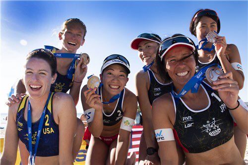 yoc0416's tweet photo. FIVB World Tour Guam 🇬🇺 ☆
Main draw
鈴木/坂口ペア🦁🐨優勝する事が出来ました🥇💃🏐🇯🇵
今大会もたくさんの応援ありがとうございました📣🙇♂️
#beachvolleyball #ちよゆり🦁🐨 #descente #デサント #fivbbeachtour #beachworldtour #guam #gotogoldmedal🏅 https://t.co/Sr1jql9Nuc