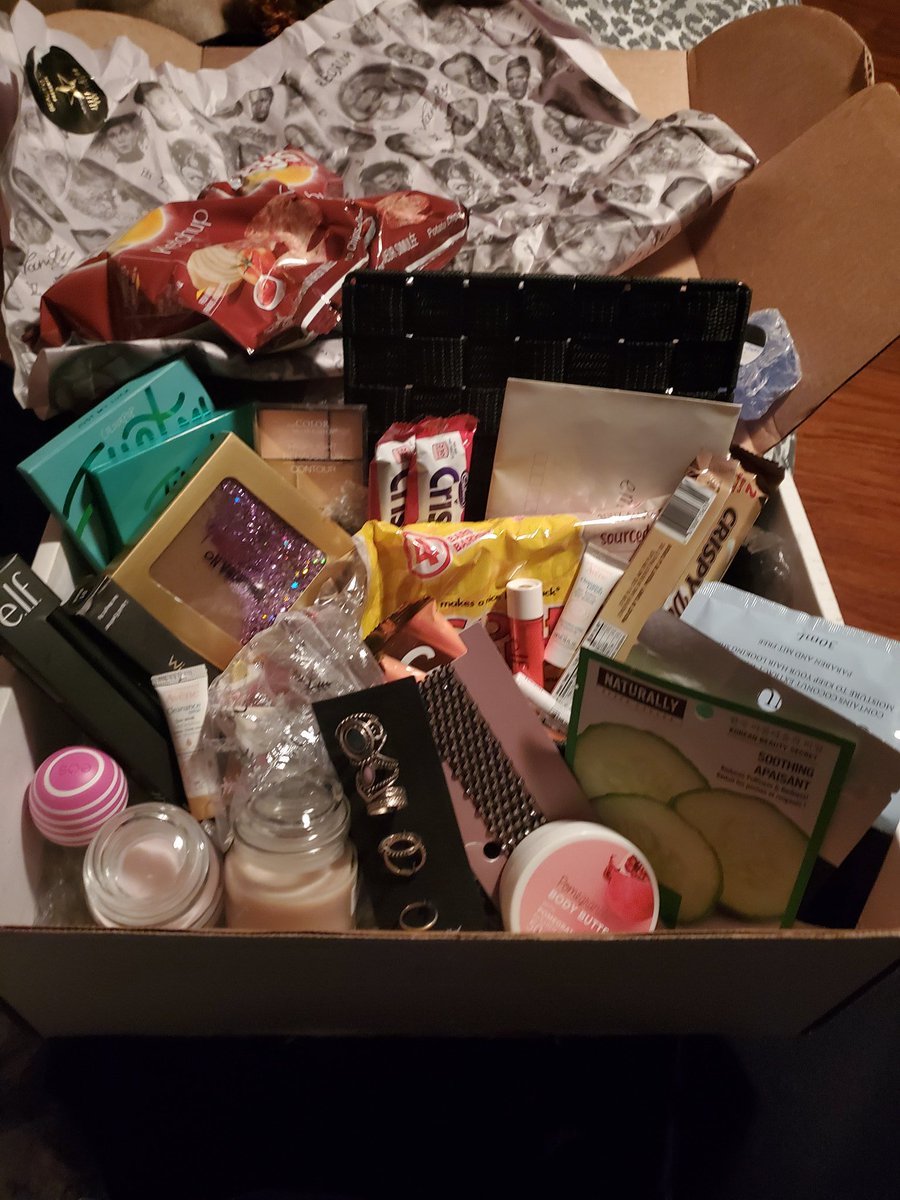 LL_Cool_Bay's tweet photo. Part 1: I cannot even wrap my head around how amazing this beauty community is. Obviously I'm not a MUA but everyone is so sweet and @KianaAudrey17 has been the sweetest. I won her 2k giveaway&amp;it was just suppose to be a palette but we've become friends&amp;she literally filled it to https://t.co/x2kG8F9ZYR