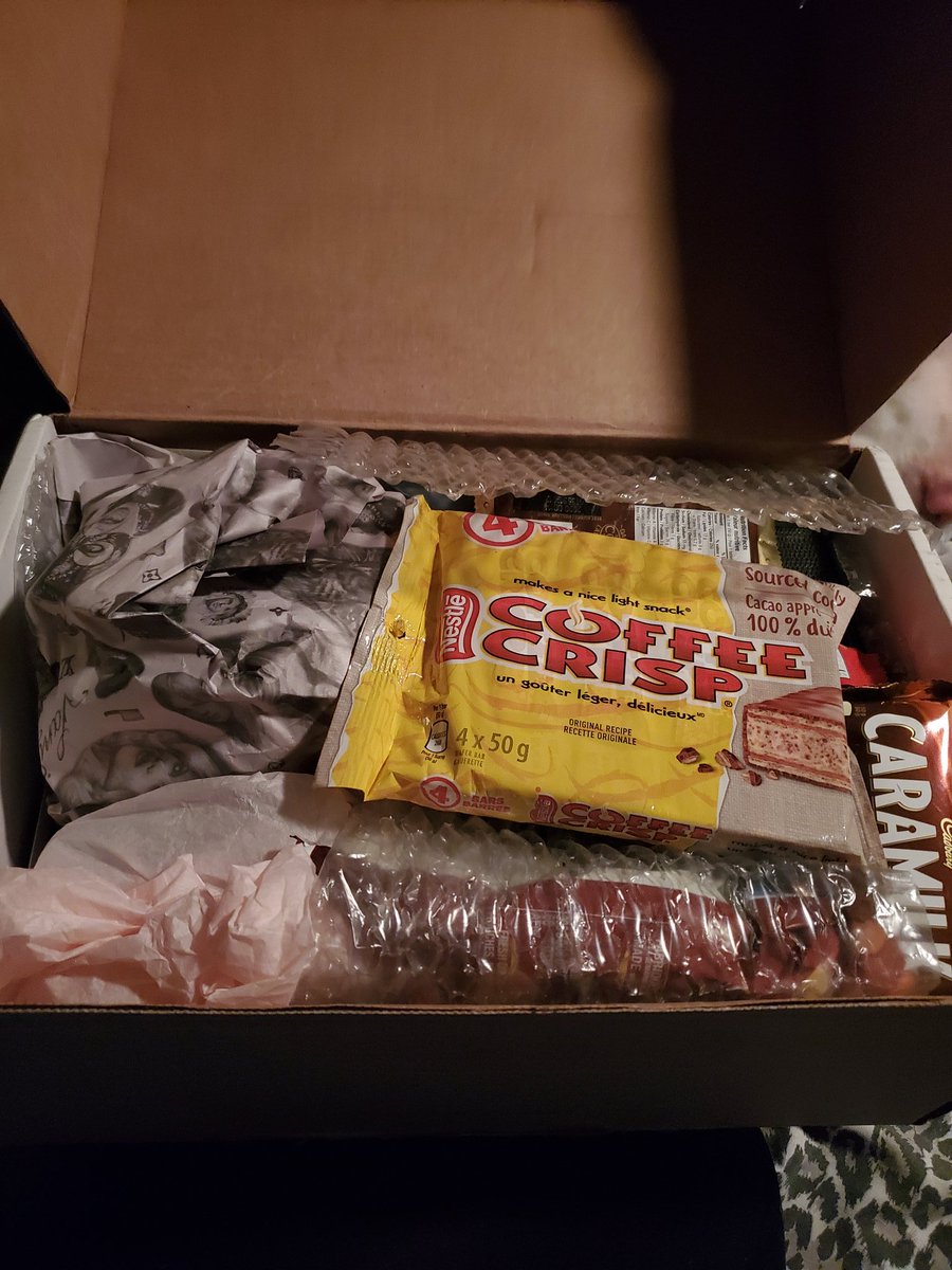 LL_Cool_Bay's tweet photo. Part 1: I cannot even wrap my head around how amazing this beauty community is. Obviously I'm not a MUA but everyone is so sweet and @KianaAudrey17 has been the sweetest. I won her 2k giveaway&amp;it was just suppose to be a palette but we've become friends&amp;she literally filled it to https://t.co/x2kG8F9ZYR