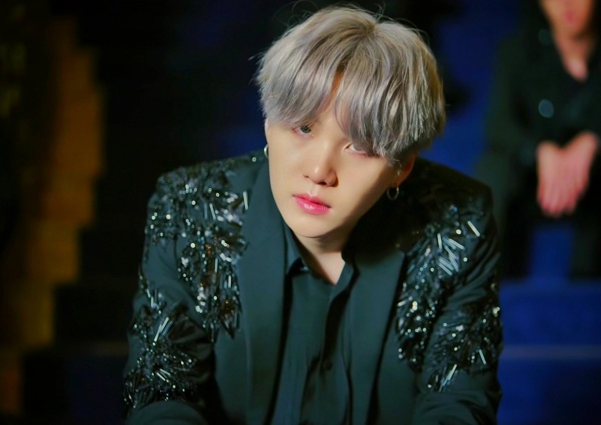 jollybeeby04's tweet photo. Happiest birthday dear yoongi ❤i love you.😘😘
#HappyBirthdayYoongi https://t.co/x5k9kEDNGC