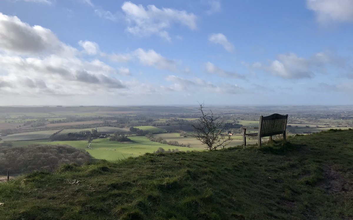 BedwynFootpaths's tweet photo. Want to stay away from crowds? Here’s a place! Walks to #MartinsellHill #MidWiltsWay & other peaceful walks on website @visitpewseyvale https://t.co/Cma4b8dbIp