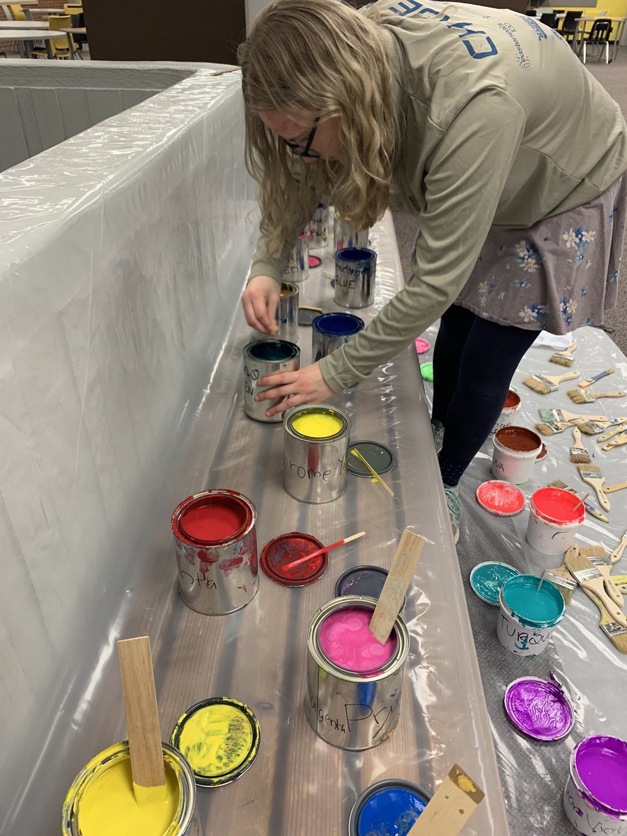millsiemoore's tweet photo. Stopped by to see #UAarttakeover and @UACommunitySch set up for their event today! Rock painting, chalk art and mural painting &amp; lots of creative energy buzzing!  @UAEducationFdn #serveleadsucceed https://t.co/9ZhxhkpvpW