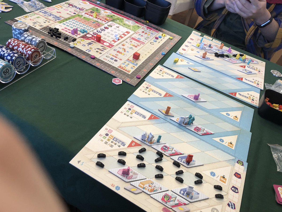 三種のさけるちーず 病院実習ができないので 病院経営するボードゲームをしました