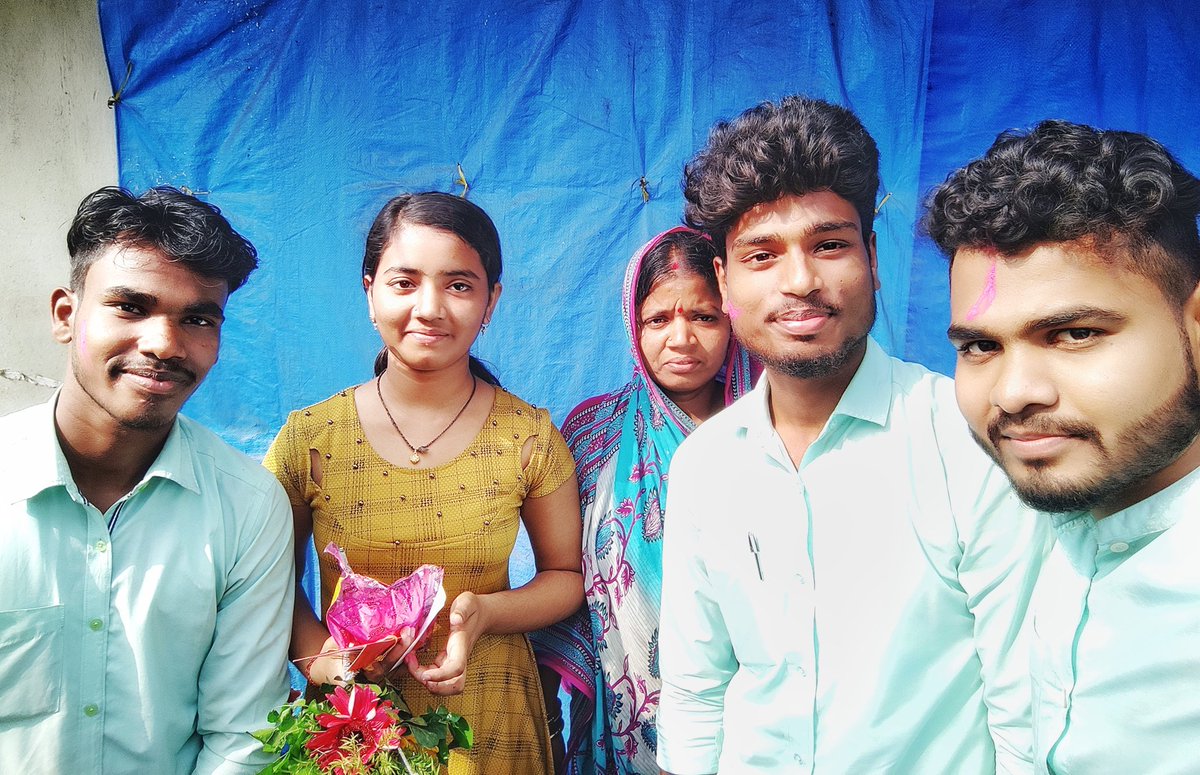 ManojSahooMantu's tweet photo. ଗତବର୍ଷ #CHSE +୨ବିଜ୍ଞାନ ପରୀକ୍ଷାରେ ଭଦ୍ରକରୁ ସର୍ବାଧିକ ମାର୍କ ରଖି #ଟପ୍ପର ଭାବେ ଉତ୍ତୀର୍ଣ୍ଣ ହୋଇଥିଲେ #ଶର୍ମିଷ୍ଠା ,ମାତ୍ର ଉଚ୍ଚଶିକ୍ଷା ପାଇଁ ଅର୍ଥ ସାଜିଥିଲା ବାଧକ।ଖବର ପାଇ, ସୋସିଆଲ ମିଡିଆରେ ବନ୍ଧୁ ମାନଙ୍କୁ ସହାୟତା ପାଇଁ ଜଣାଇଥିଲୁ, ସଭିଙ୍କ ସହଯୋଗରେ ମିଳିଥିବା #ଅନୁଦାନ_ରାଶିକୁ ଶର୍ମିଷ୍ଠାଙ୍କୁ ଦେବାସହ ସମ୍ବର୍ଦ୍ଧିତ କଲୁ। https://t.co/S1V9csKJDa