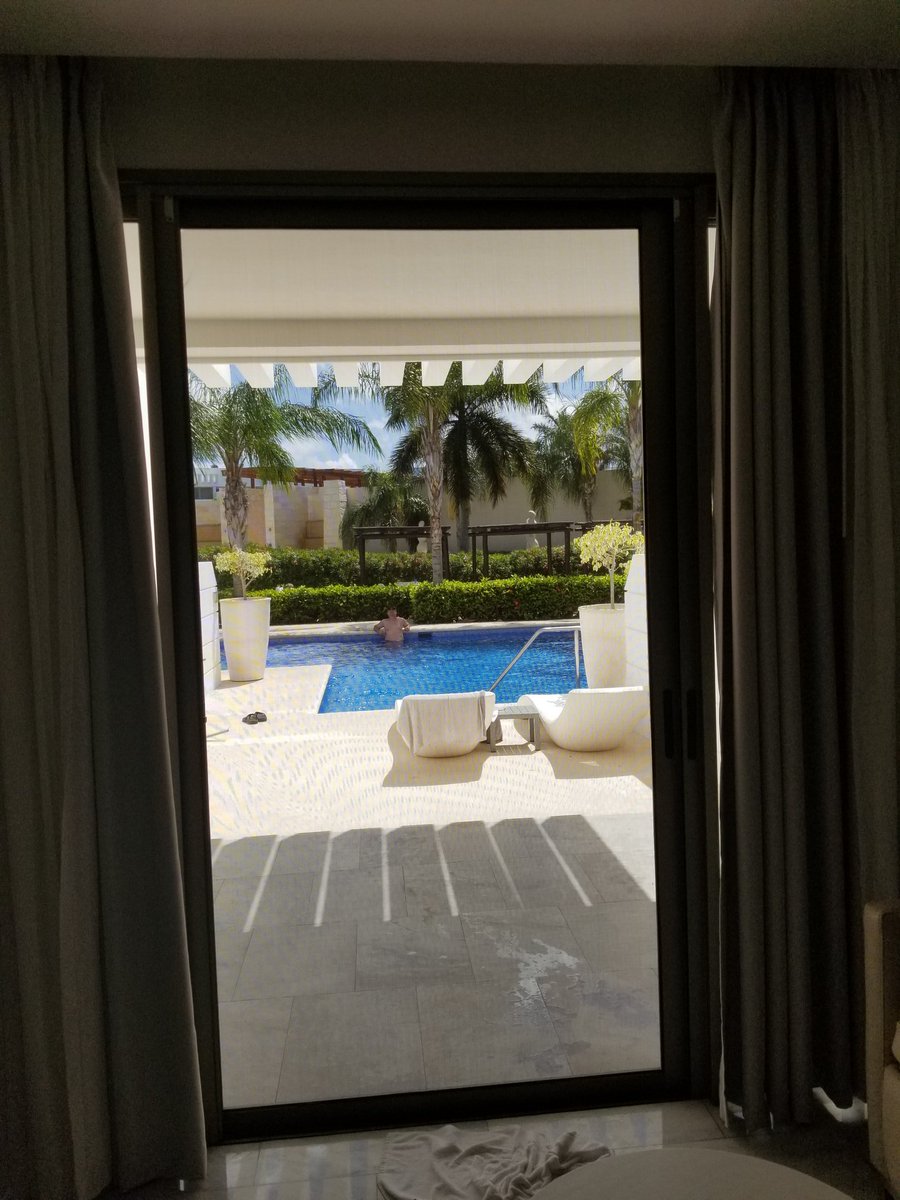 magee333's tweet photo. Swim up room #PrincessYucatan https://t.co/7GUIJ05oWP