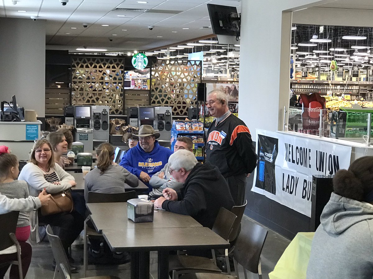 bkbcoach300's tweet photo. Huge shout out and thanks to Jeffersonville Kroger and Gerald Tye for feeding us breakfast on our way to Iowa. True success of a team is the families behind the scenes helping support us! #UnionKyWbb #Family https://t.co/kQwYyCI8eN