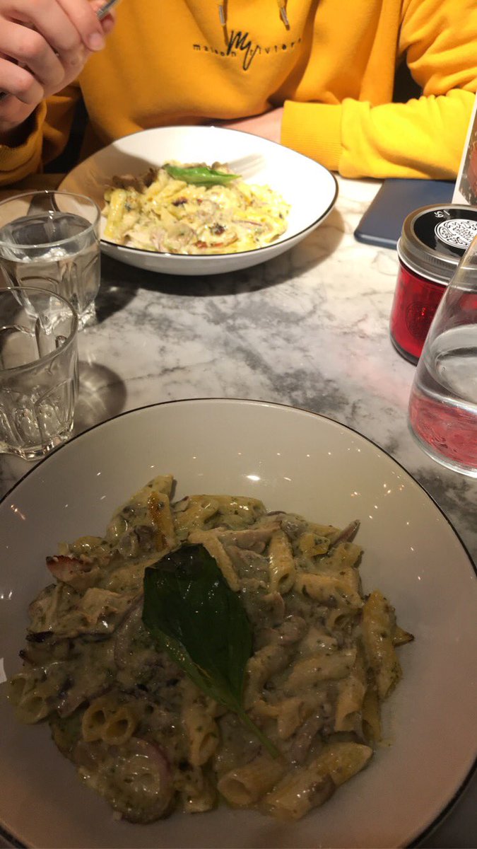 SaraWitek18's tweet photo. @PizzaExpress I ABSOLUTELY LOVE THE POLLO PESTO PENNE!! please can i get the recipe!! I could eat this 24/7 but going all the way to pizza express each day is far and there’s no delivery option to my area 😭 I need the recipe ❤️❤️ https://t.co/dkdYf7xIfh