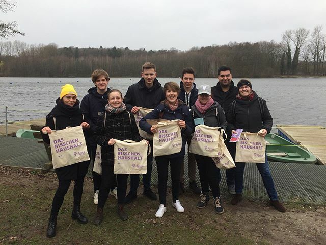 jusos_os's tweet photo. Wir waren heute zum #Weltfrauentag am Rubbenbruchsee und haben Flyer, Sticker und Beutel verteilt. 
#feminism #feminist #female #femaleempowerment #femme #jusos #spd #politik #politics #frauenpower #empoweringwomen #empowerment #woman #women https://t.co/550gTmgkjH https://t.co/ztTiQfYwG5