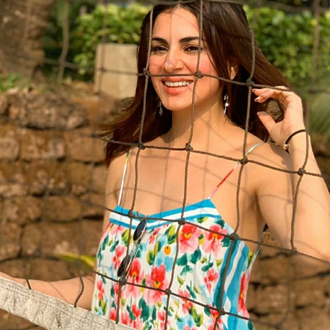 allycaralgoa's tweet photo. Actor Sharaddha Arya spotted doing a photoshoot at #Vagator Goa
.
.
.
#ShraddhaArya #Goa #BeingAllycaral #BeachesinGoa #CelebsInGoa #actorslife #shraddhaaryafans #shraddhaarya💕 #shraddhaarya☄ https://t.co/CQkPZtm64v