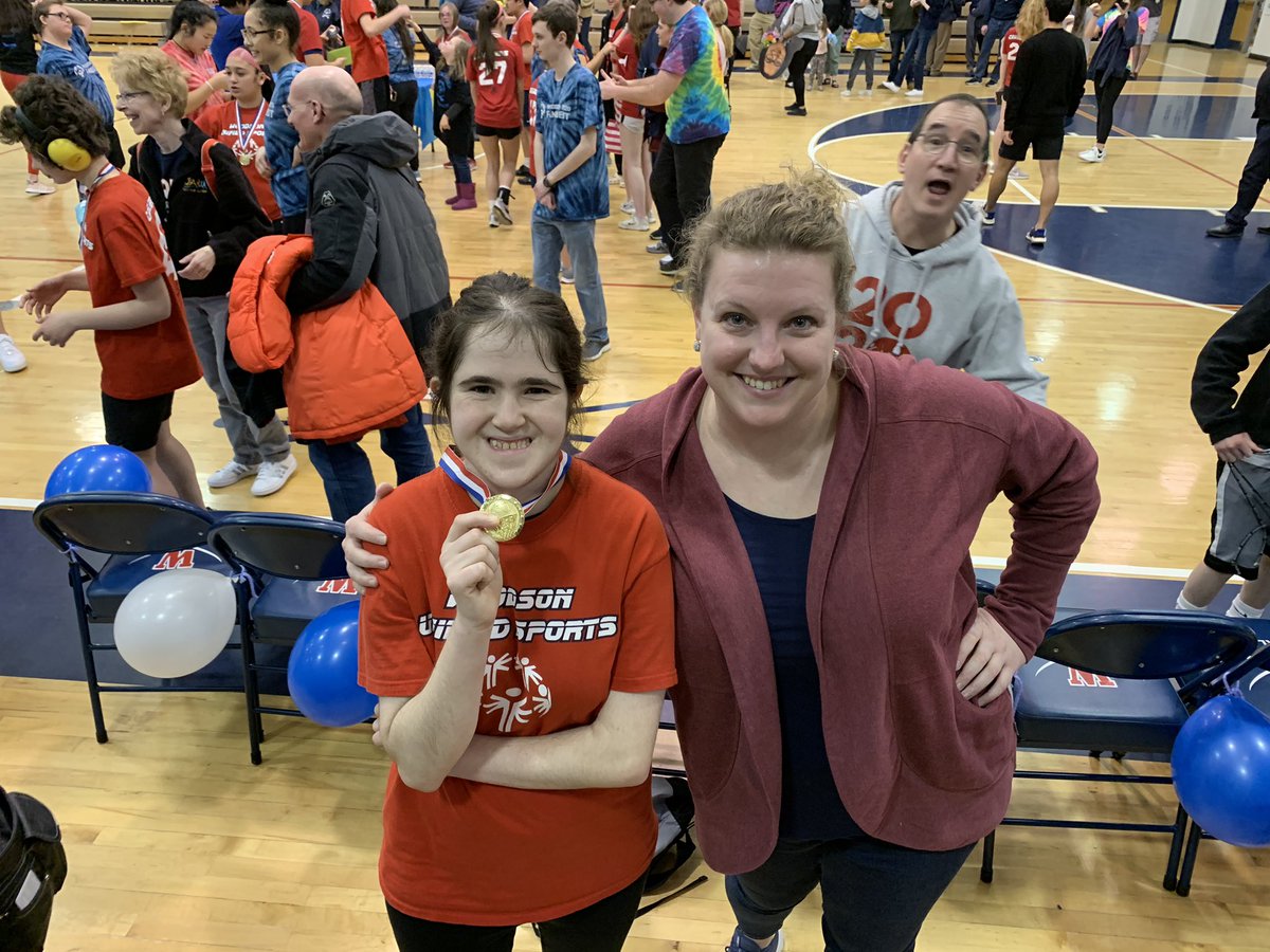 MsClingenpeel's tweet photo. An unbelievable event that I was honored to attend!  My cousin played a great game! #fanquest https://t.co/hQqHjClPvR