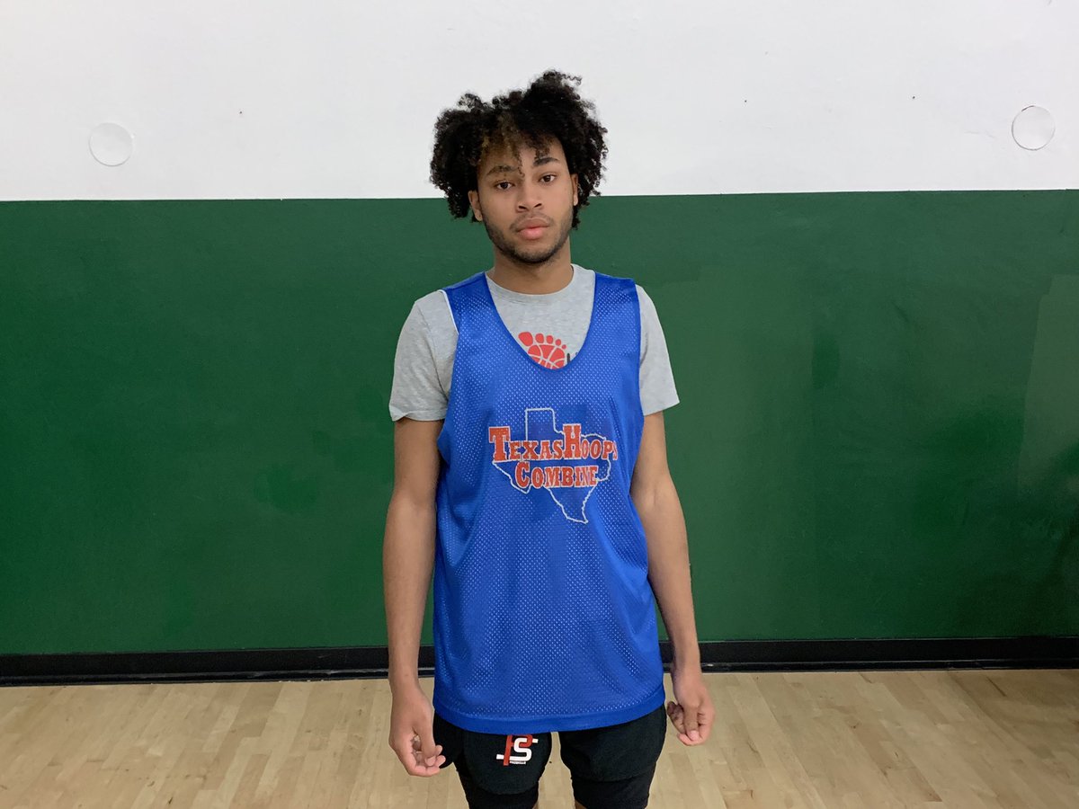 TexasHoopsGASO's tweet photo. #TopsInTexas Daylen Stewart (Frisco Memorial 2020) impressed in the first game of the day with his offensive skillset and basketball IQ #TexasHoopsGASO https://t.co/vI0WfHKOj2