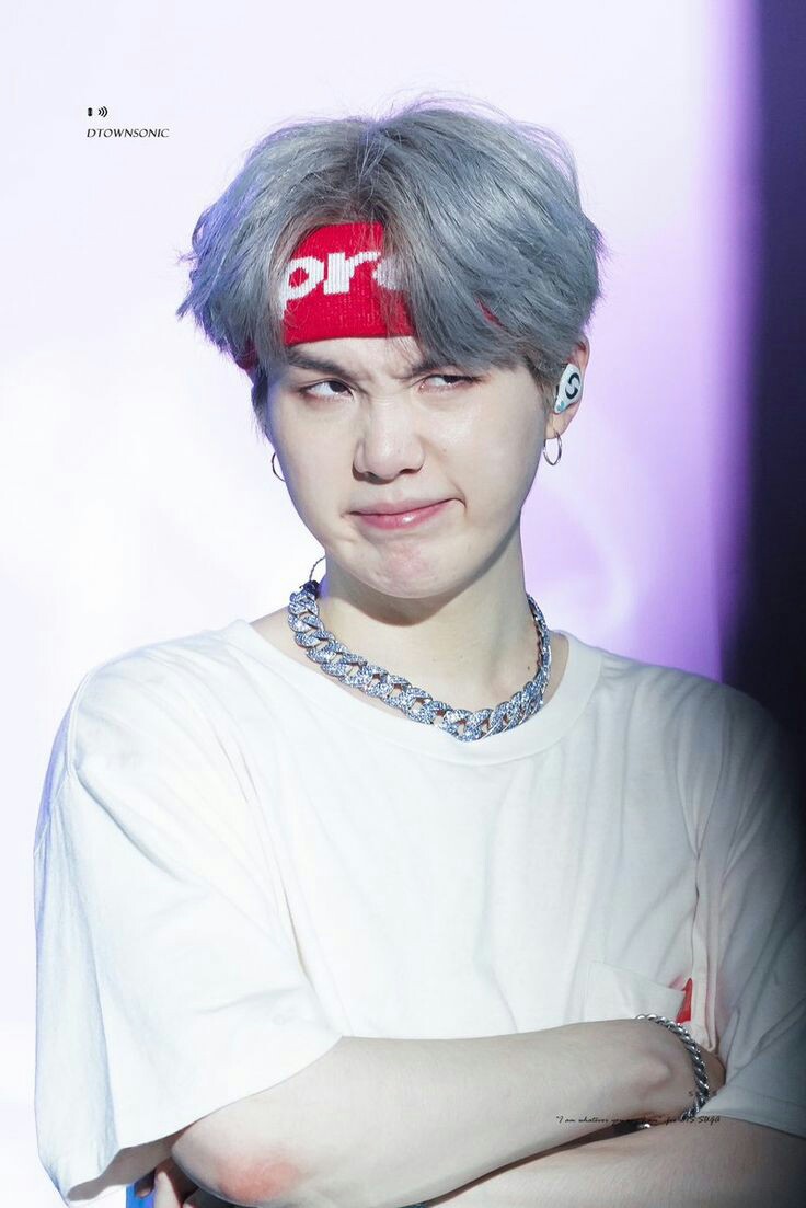 Awaeelis's tweet photo. Eu nunca achei que me entregaria tão fácil a alguém como a você, quando parei pra perceber eu já estava sorrindo pelos quantos e você era um dos motivos♡
#SUGADAY
#HappyBirthdayYoongi 
@BTS_twt https://t.co/IzW2jpKYq0