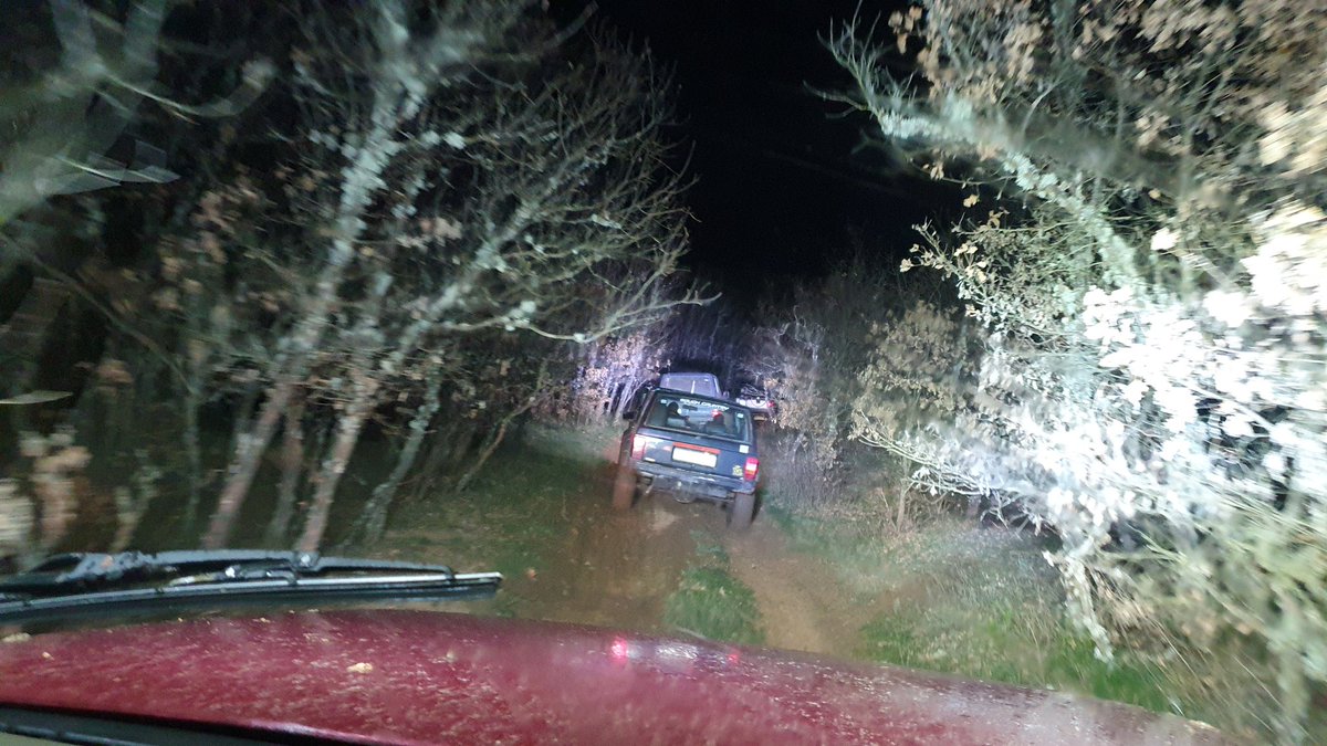 Muchobarro4x4's tweet photo. #muchobarro4x4 #amigos #rubendecelis #logozamos #garminalpha100 #rutas4x4leon #elmonteesdetodos #300tdi https://t.co/XsSpBMQehb