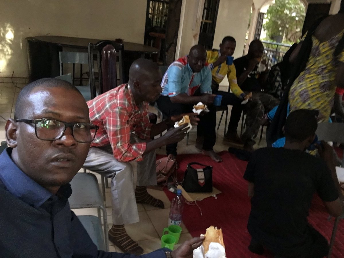 Rtc_Gao_Askia's tweet photo. De passage à Bamako, le Vice-président du @Rtc_Gao_Askia a été invité à la rencontre de camaraderie organisée par 3 autres clubs de la capitale.
#RotaractMali
#District9101 https://t.co/rFQhW1D8d3