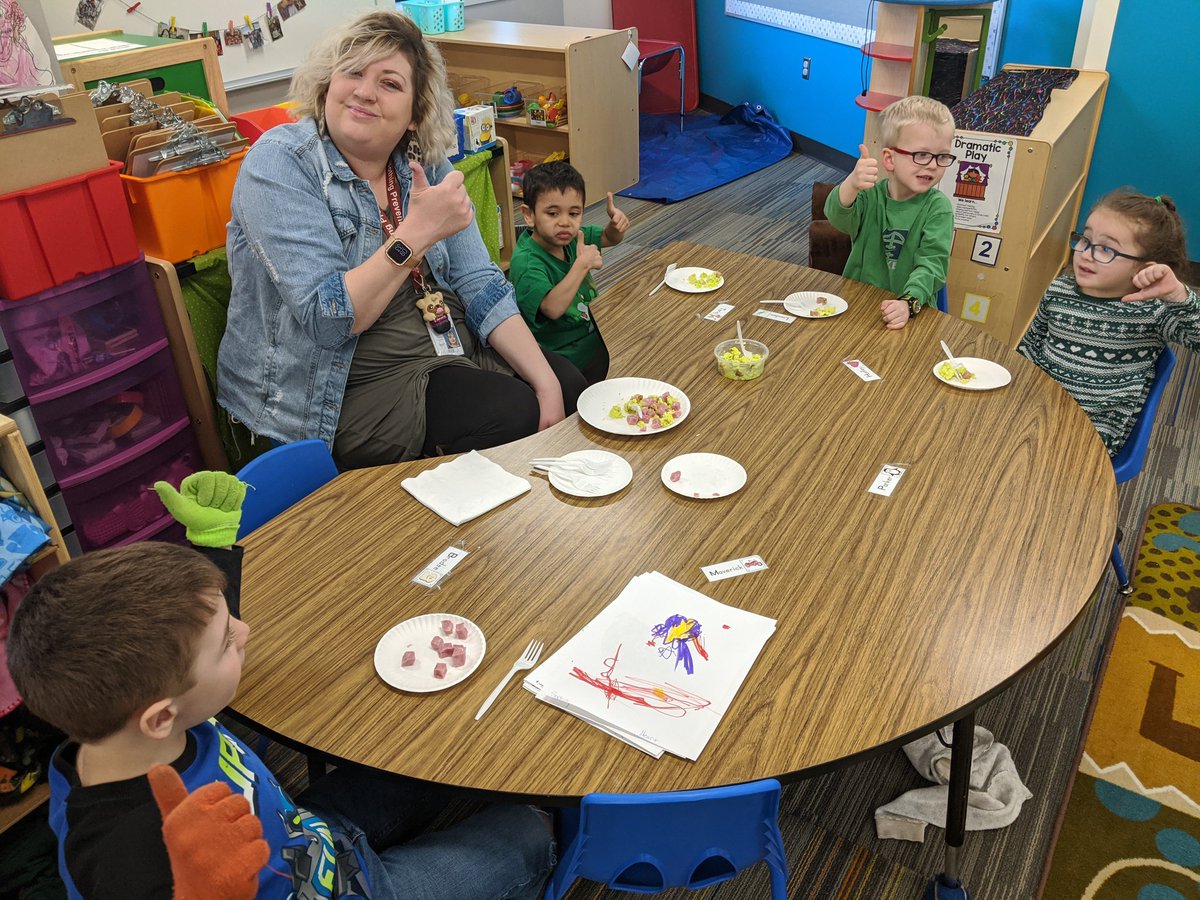 LPPwithMrsT's tweet photo. On Friday we tried green eggs and ham and drew a funny food!  What a fun way to end our Dr. Seuss study! @LittlePanthers1 #pawsitivepanthers #npspanthers https://t.co/Ck0roDYEnL