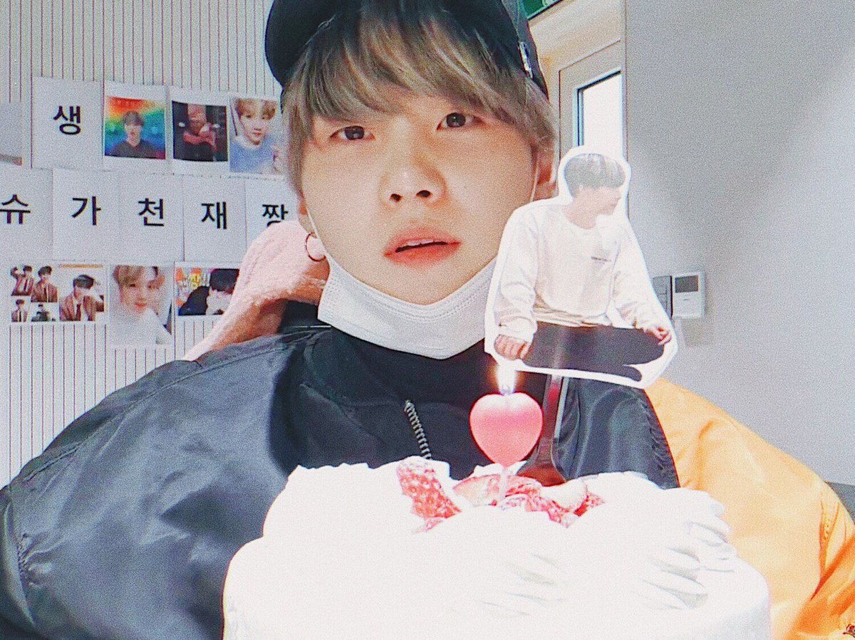 Yeotan_07's tweet photo. Happy Birthday Min Yoongi😘

#Sugaday 
#HappySUGAday
#HappyBirthdayYoongi
#OurKingSuga
#GeniusMinSUGA
#ItsSugaHyungDay 
#SugaOurBrightestStar 
#ShiningDayOfMinPD 
#AyoSUGA 
#SugaOurStartAndOurEnd https://t.co/RWObf1L4RK