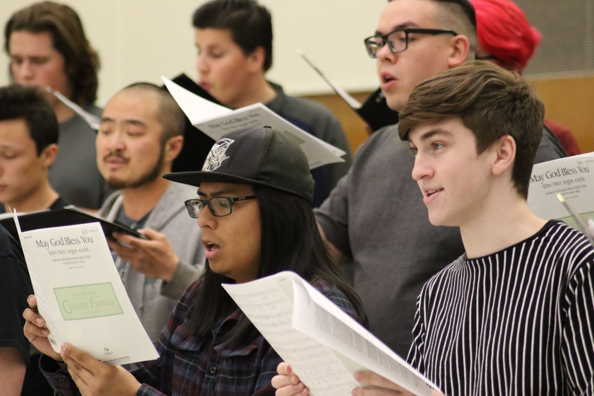 CSUFMusic's tweet photo. #CSUFSingingTitans rehearsing last week!
#CSUFMusic #CSUF #music #musicmajorlife https://t.co/3WJqNwXf9t