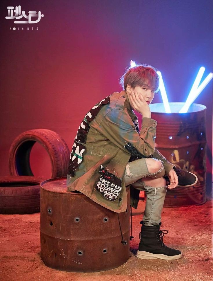 oca645's tweet photo. Saengil chukha hamnida
Saengil chukha hambida
Saranghaenun min yoongi
Saengil chukha hamnida 
Intinya hbd deh kak syuga syuga
 🎉🎉🎉🎉🎉🎉🎉💜💜💜💜💜💜💜#HappyBirthdayYoongi 
#HappySUGAday 
#SUGADAY 
#OurKingSuga 
#ShiningDayOfMinPD 
#AyoSUGA 
#SugaOurStartAndOurEnd https://t.co/XuwRAR9qLk
