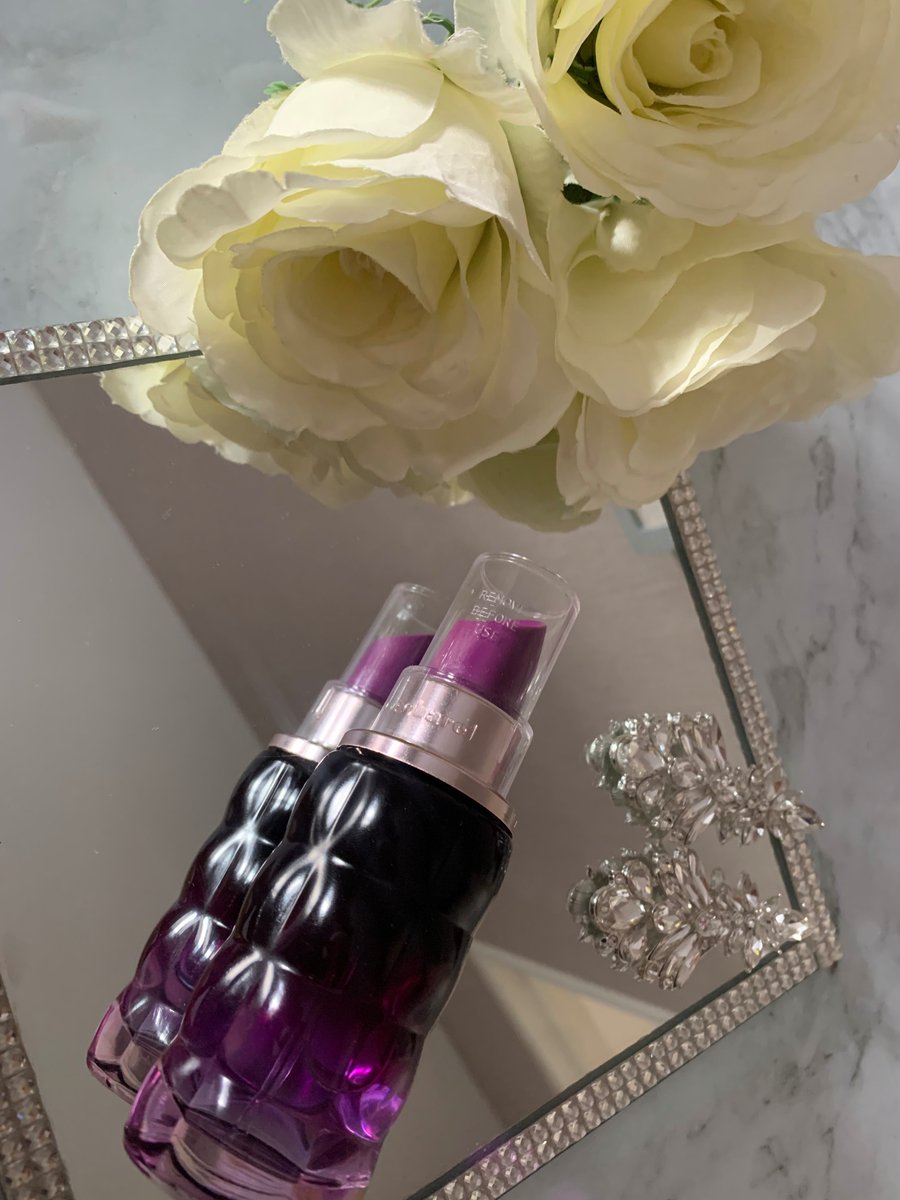 LiloutineBlog's tweet image. Ravie d'avoir découvert ce parfum, un petit bijou  au goût fruité et sucré que l'on peut glisser dans son sac à main 💄
#yesiamfabulous #powerisyours #cacharelparfums