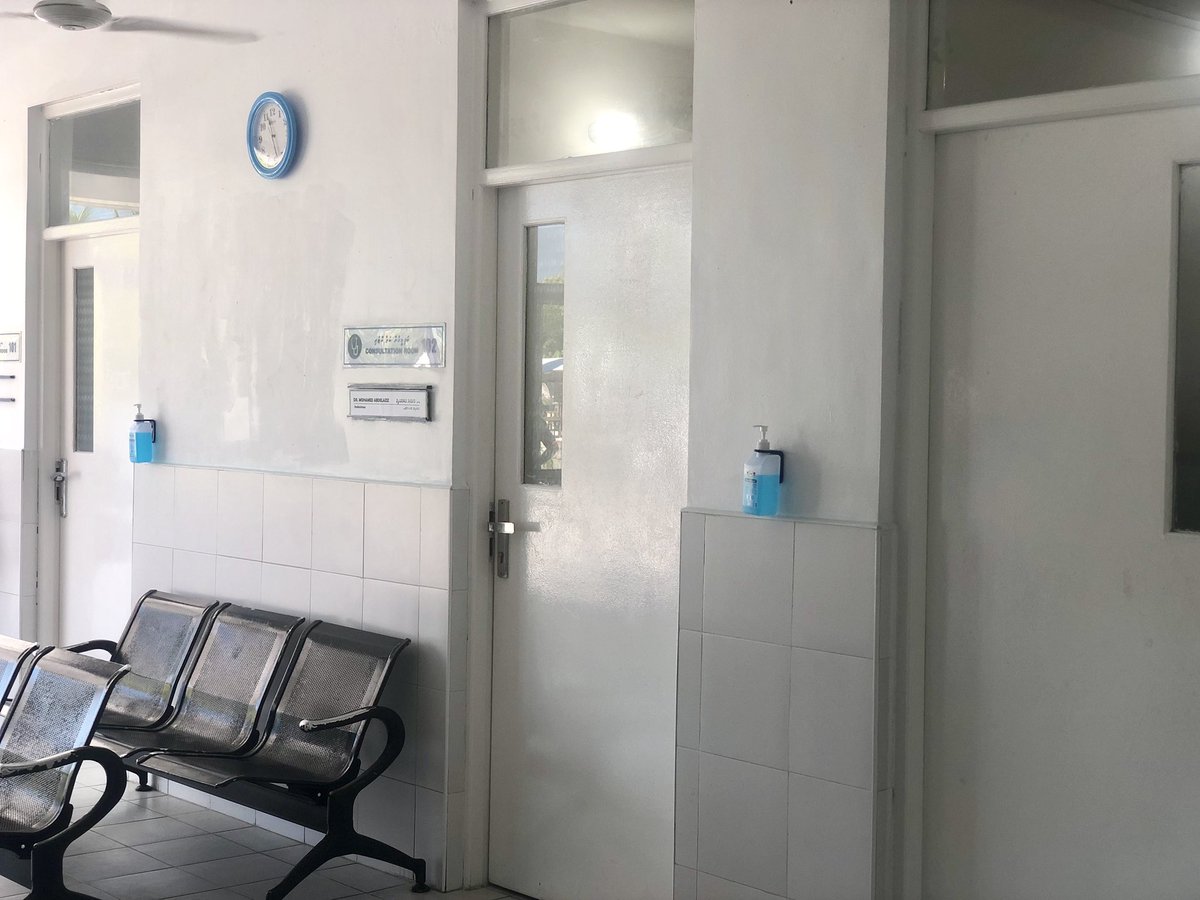 GaHospital's tweet photo. Covid 19 ah rakkaatheri vumuge gothun Hospitaluge hurihaa sarahaddhu thakugai “ Hand Sanitizer “ bottlethah behettifai. 

#Covid_19 
@MoHmv 
@HealthyRaajje 
@HPA_MV https://t.co/SvBiEh764G