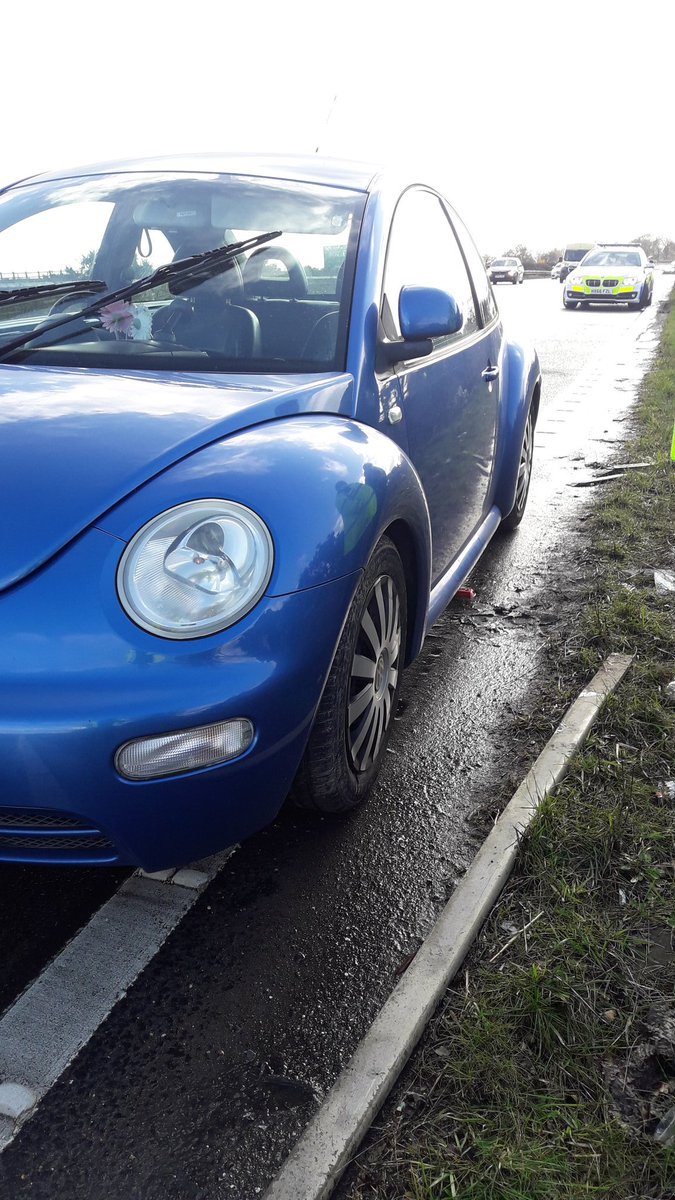 HantsPolRoads's tweet photo. Its #XRW15 to the rescue of this poorly blue #Herbie on the A31 near #Burley. The driver didn't have breakdown cover, so now they have a headache too trying to join a recovery service retrospectively at the roadside. If you breakdown, do you have a plan? #TwoBeards 26004 / 3806 https://t.co/ro6dSaNnVv