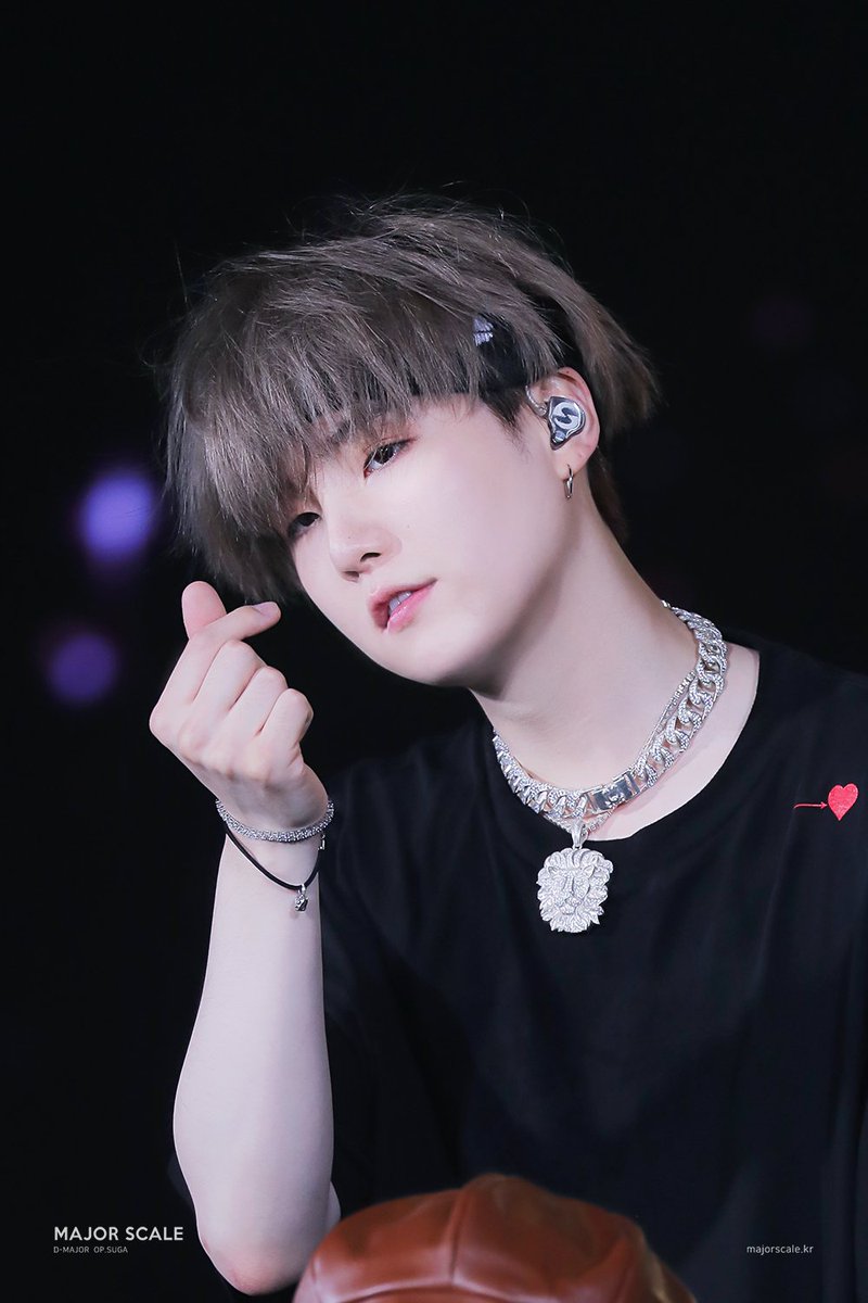 SasaBitterCandy's tweet photo. Cậu bạn ơi! Sinh thần vui vẻ nhé!!!!! 💕💕💕💕💕💕💕
#HappyBirthdayYoongi 
#윤기의_윤기나는_생일_축하해 
Happy Birthday
#SUGA #슈가 #BTS  #방탄소년단   
#민윤기 #AgustD 
@BTS_twt https://t.co/5tQnGjVDed