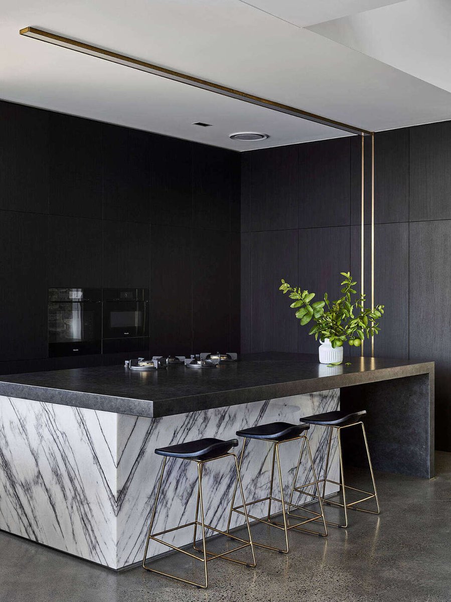 ryanrealestate's tweet photo. You don't need a lot of houseplants to make a positive impact on your home's #interiordesign. #hometips  https://t.co/g8MY1CRLK2 https://t.co/JDteHwhMqU