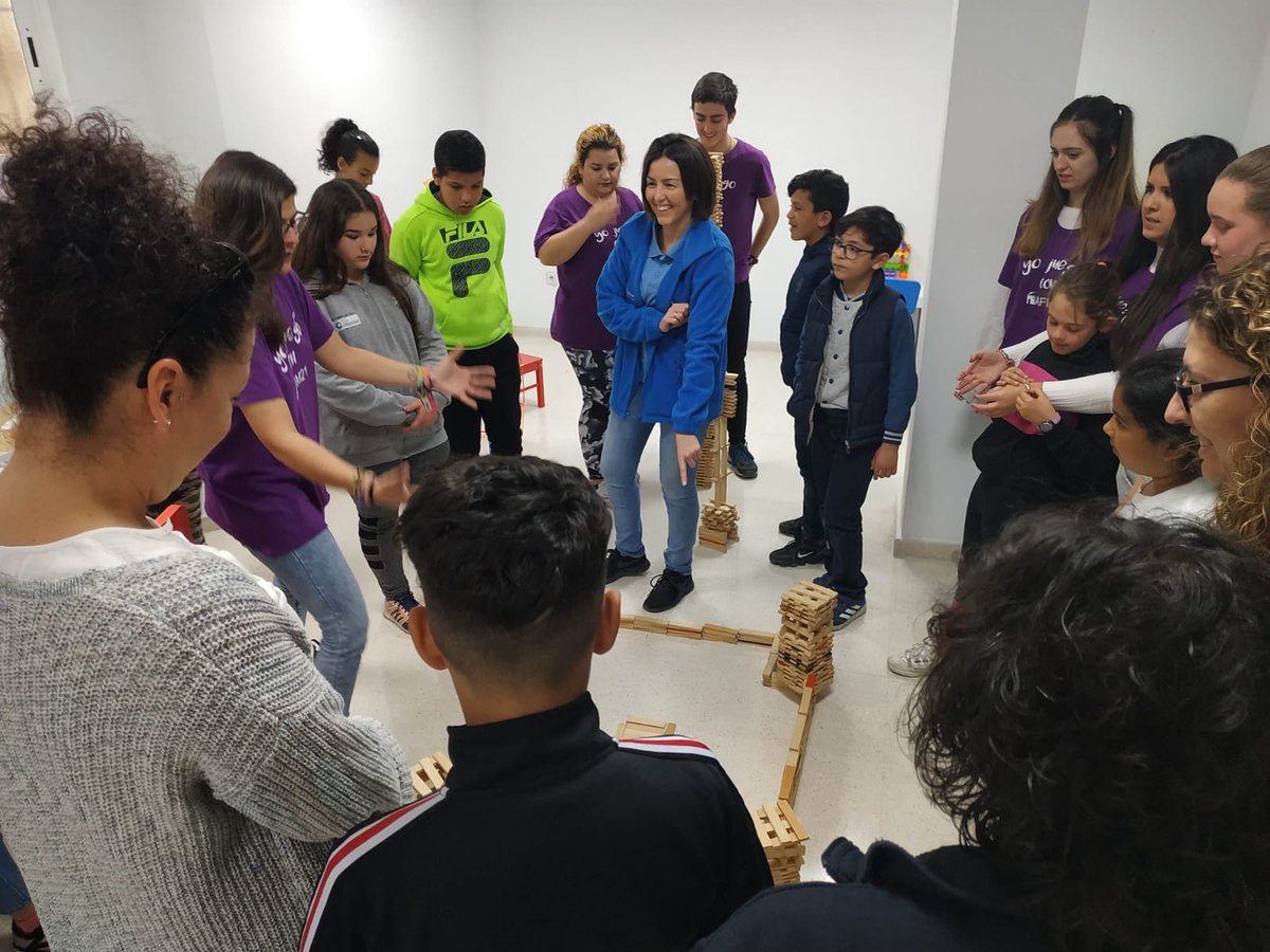 Yolandasolero's tweet photo. Dan Almeria Poniente empezaba la#semanasocialcaixabank “Aprendiendo Jugando”con #afim21 y niños de la #asociacionitacaalmeria . Gracias por ser #voluntarioslacaixa . Persona a persona#caixabank #fundlacaixa https://t.co/9NjBi5ZDLy