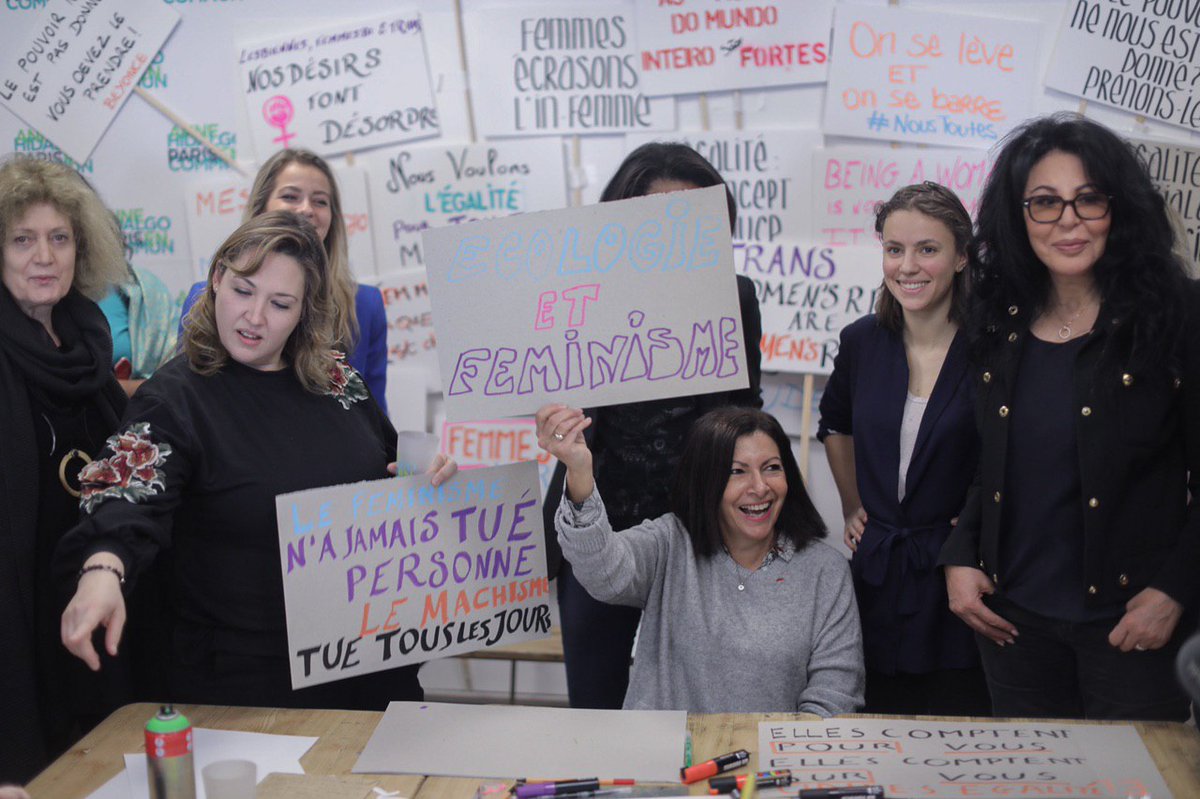 Beaucoup de créativité et de sororité pour ce #8M2020 chez <a href="/ParisEnCommun/">Paris en Commun</a> 💕