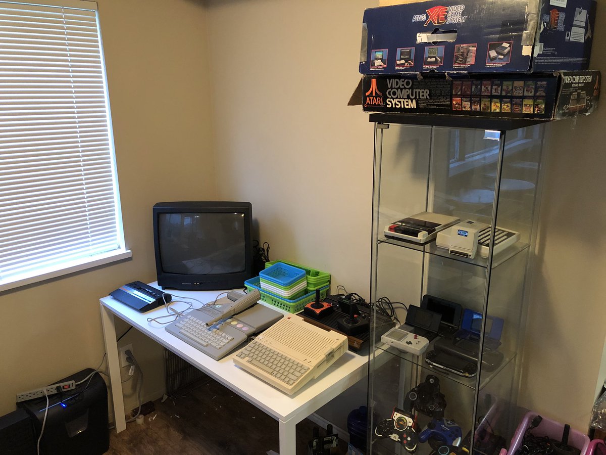 canadianretrot1's tweet photo. My new #RetroGaming area is now set up! #atari #apple2c https://t.co/NuCK6tJs2w