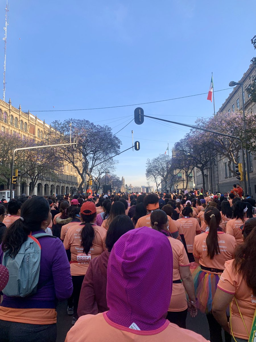 islasfujur's tweet photo. Bien bonita y emotiva la carrera Bonafont, peeeeroooooo sí fue un desmadre. #RunEmilyRun #IslasFujurTeam https://t.co/Qq3NzxXznE