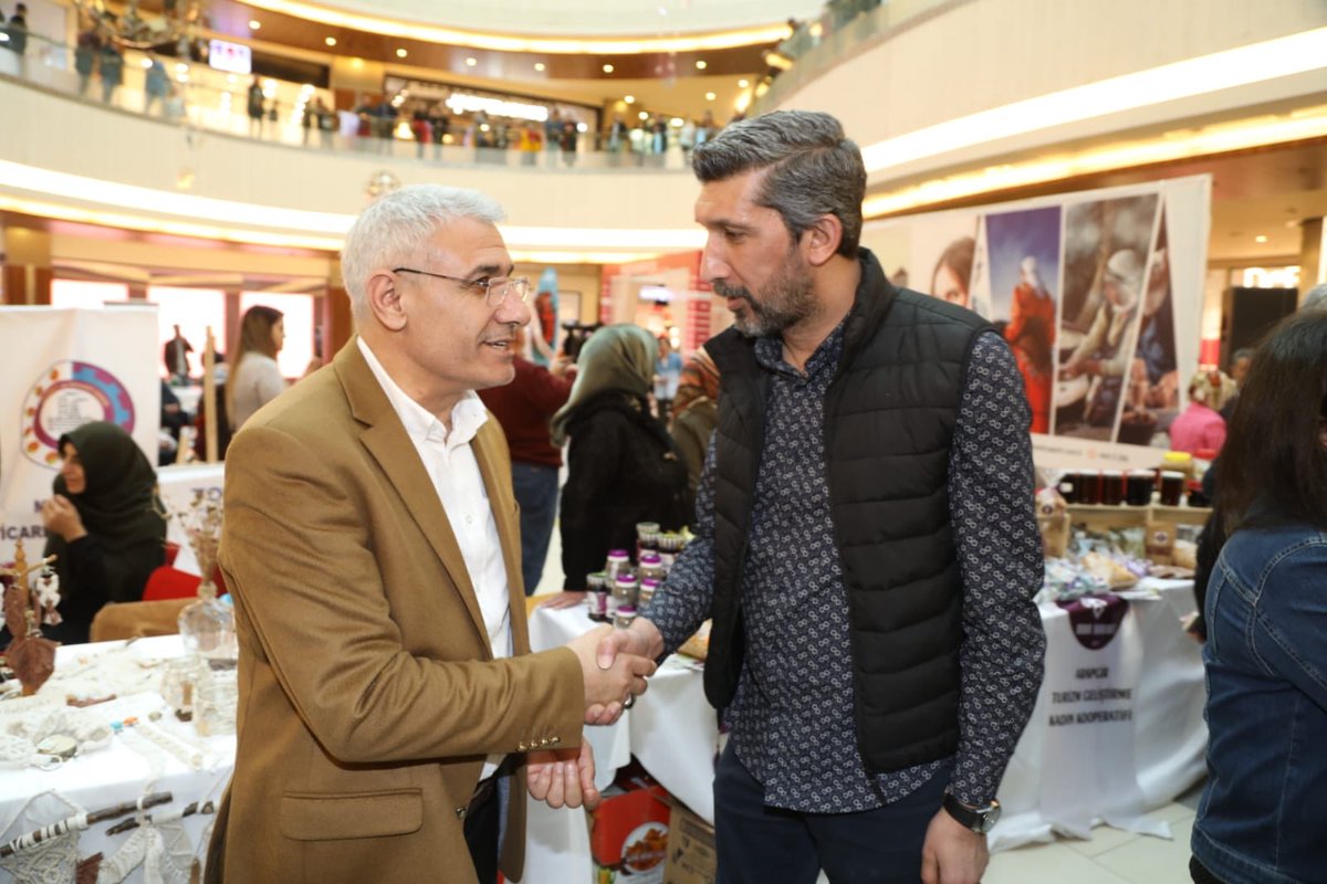 ibrahim_aygn's tweet photo. Ak Parti MKYK Üyesi ve Malatya Milletvekili Sn. @oznurcalik , @battalgazibeltr Başkanı Sn. @osmangudertr ve Ak Parti Battalgazi İlçe Başkanı Sn. @basrikahveci ile birlikte Malatya Park AVM’de Dünya Kadınlar Günü Standını ziyaret ettik. 

@millibeka @muratsahin2023 @ibrahim_aygn https://t.co/PQ3z5BQulC