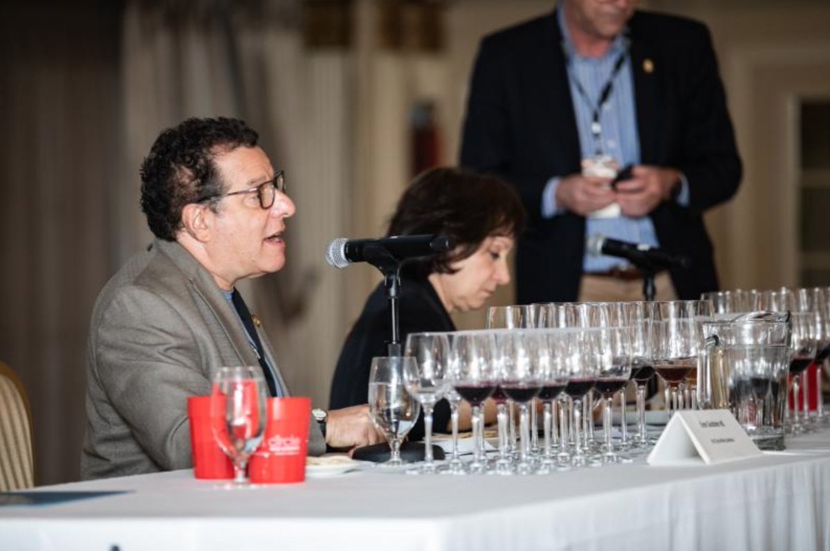 NOWFE's tweet image. Are you a fruit-driven, lighter-style red drinker? 🍷 Then you'll love our Brave New World: Fruit Driven Wines lab!

Join Master Sommelier Evan Goldstein &amp;amp; @HydeWines on Fri, 3/20 for a global tasting of ‘fruit forward wines from the new world.’

Reserve &amp;gt; bit.ly/nowfebrave