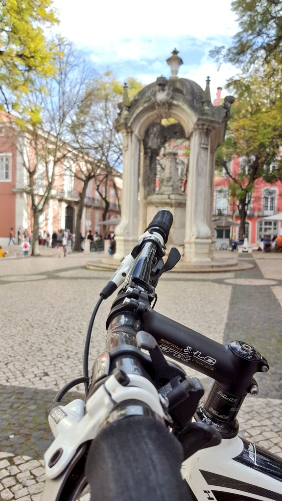 simon_explorer's tweet photo. Hanging with my buddy 😎
#lisbon #carmoconvent https://t.co/EQPfDPpGgq